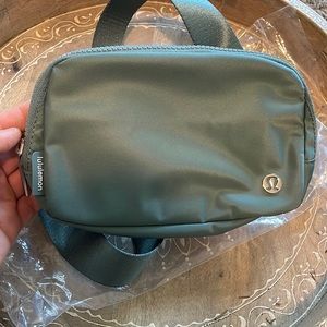 Lululemon Everywhere Belt bag in Tidewater Teal